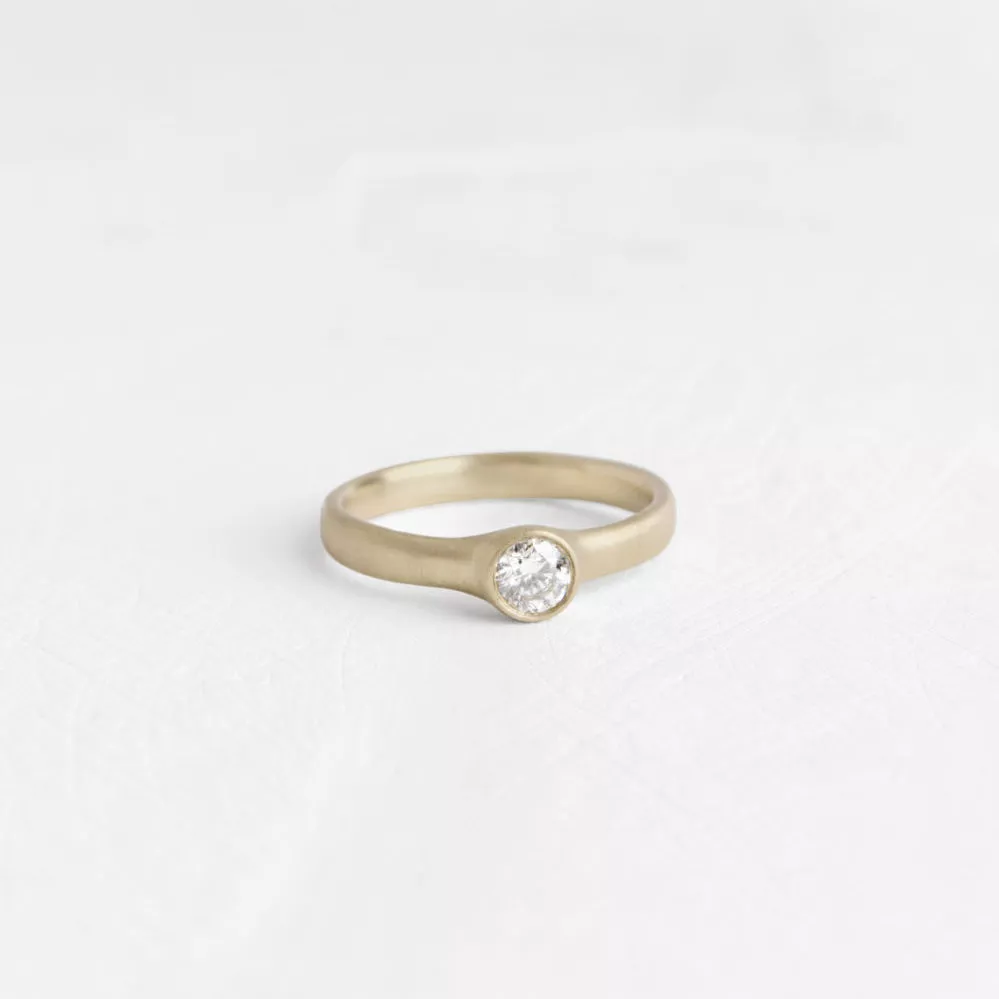 Round Ring with Diamond