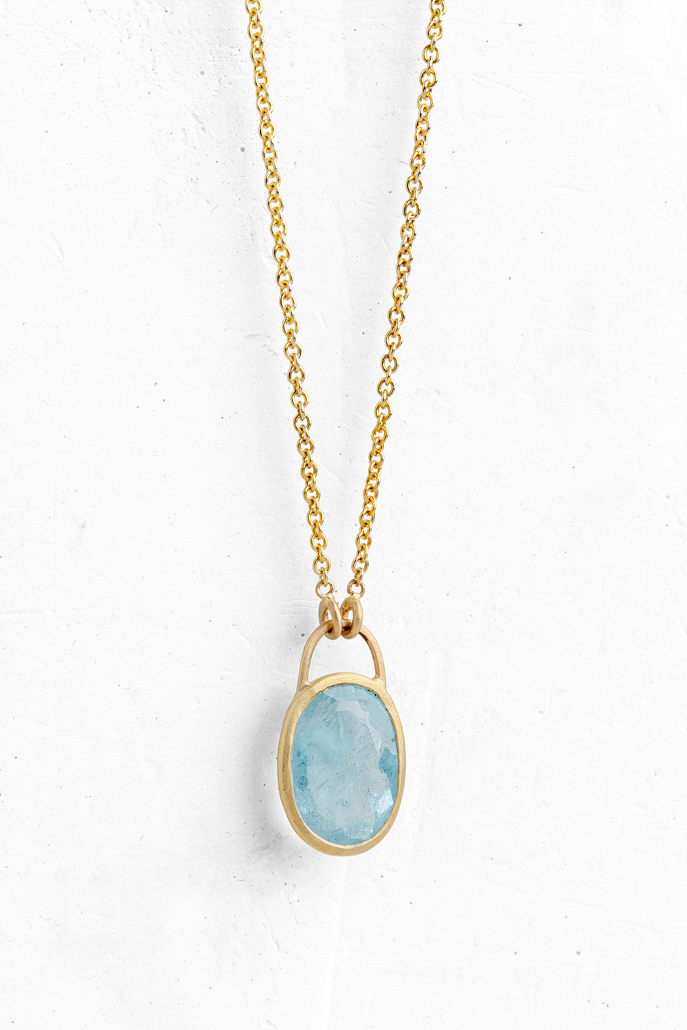 oval aquamarine pendant