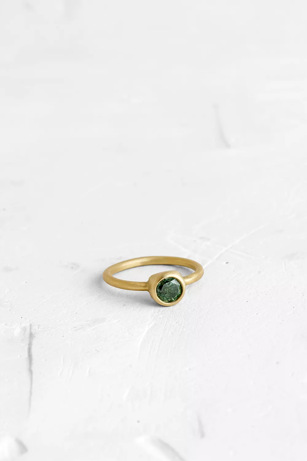 Classic & timeless: this gold ring features a handmade bezel set with a round Green Diamond c...